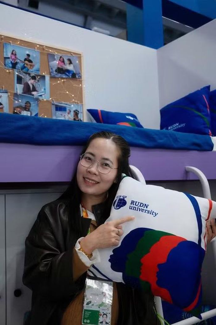 Chị Hoàng Thu Hằng, chuyên viên Phòng Đào tạo của Trường Quốc tế-Đại học Quốc gia Hà Nội. (Ảnh: Tuấn Phong)