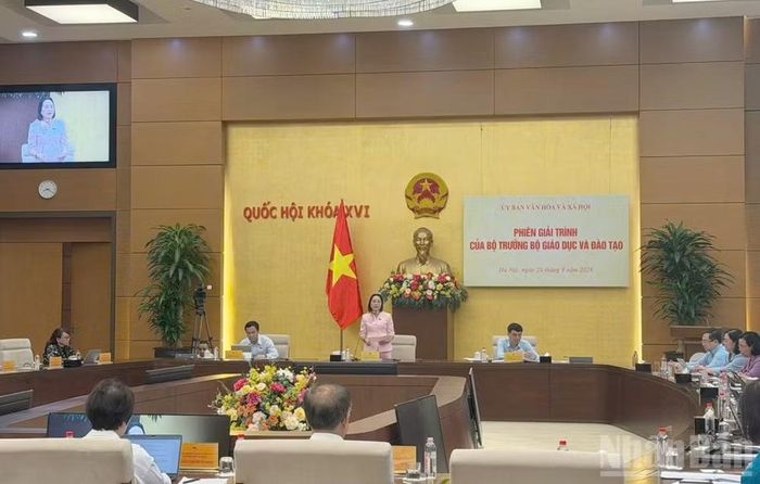 Đồng chí Nguyễn Thị Thanh, Ủy viên Trung ương Đảng, Phó Chủ tịch Quốc hội phát biểu chỉ đạo tại Phiên giải trình của Bộ trưởng Giáo dục và Đào tạo. (Ảnh: QUỲNH NGUYỄN)