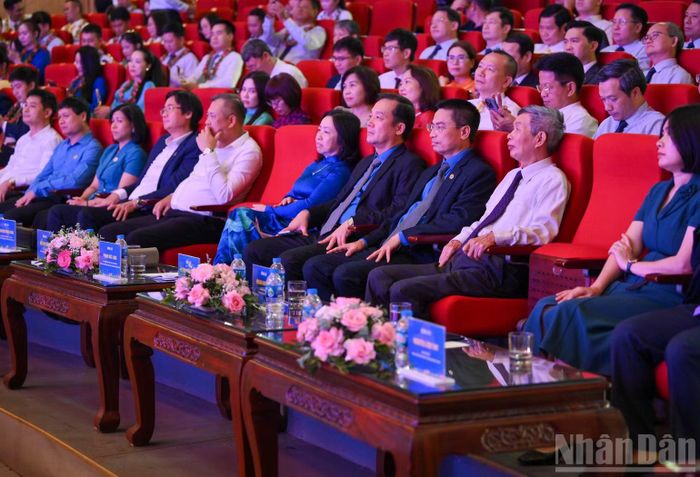 Các đại biểu tại chương trình.