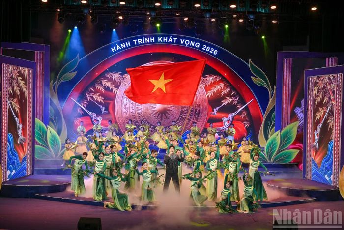 Những tiết mục nghệ thuật chào mừng chương trình.