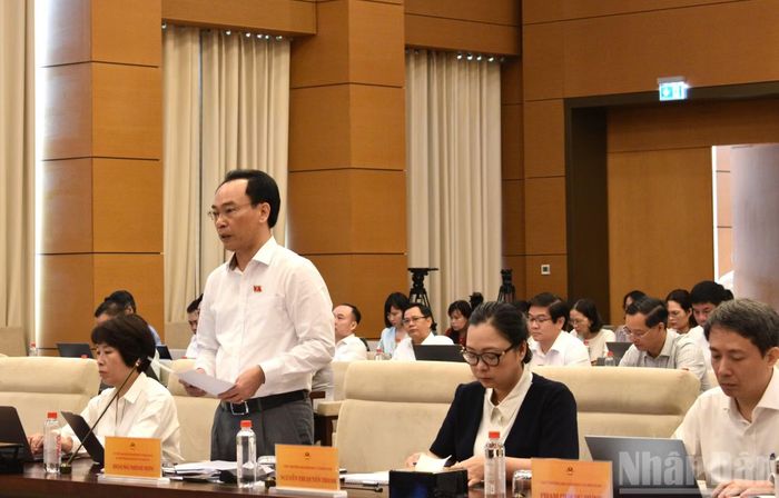 Bộ trưởng Giáo dục và Đào tạo Hoàng Minh Sơn giải trình, làm rõ các vấn đề đại biểu Quốc hội nêu.