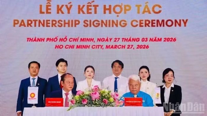 Đại diện Liên đoàn Lao động Thành phố Hồ Chí Minh và Công ty cổ phần Tập đoàn Phú Cường ký biên bản ghi nhớ hợp tác, triển khai dự án nhà ở xã hội cho công nhân, người lao động trên địa bàn Thành phố Hồ Chí Minh.