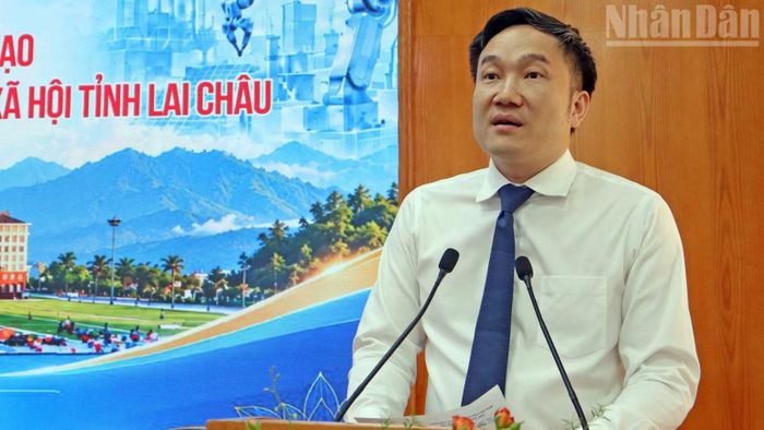 Phó Bí thư Thường trực Tỉnh ủy Lai Châu Nguyễn Tuấn Anh phát biểu tại hội thảo.