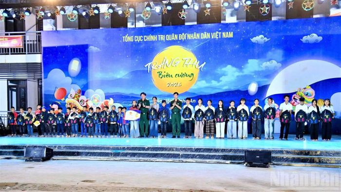 Chương trình do Tổng cục Chính trị Quân đội nhân dân Việt Nam chỉ đạo, phối hợp cùng nhiều đơn vị tổ chức.