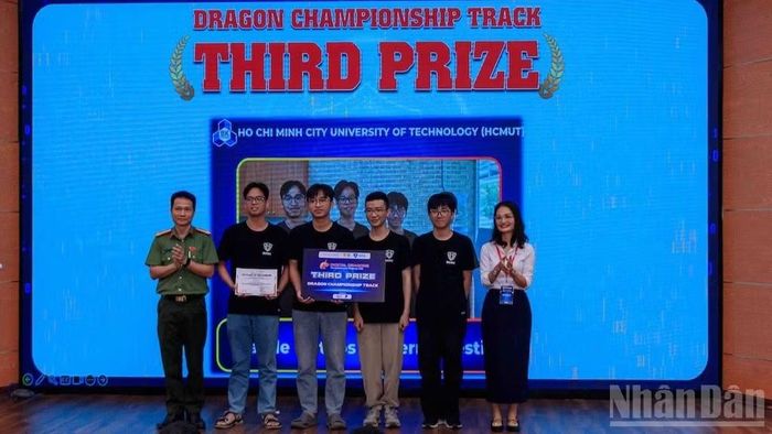 Cuộc thi năm nay có 25 đội xuất sắc tham dự, diễn ra trong hai ngày 19-20/9 tại thành phố Đà Nẵng. (Ảnh: ANH ĐÀO)