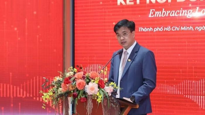 Phó Giáo sư, Tiến sĩ Bùi Quang Hùng, Giám đốc Đại học Kinh tế Thành phố Hồ Chí Minh phát biểu tại hội nghị. (Ảnh: UEH)