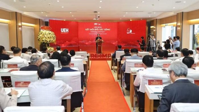 Quang cảnh hội nghị (Ảnh: UEH)