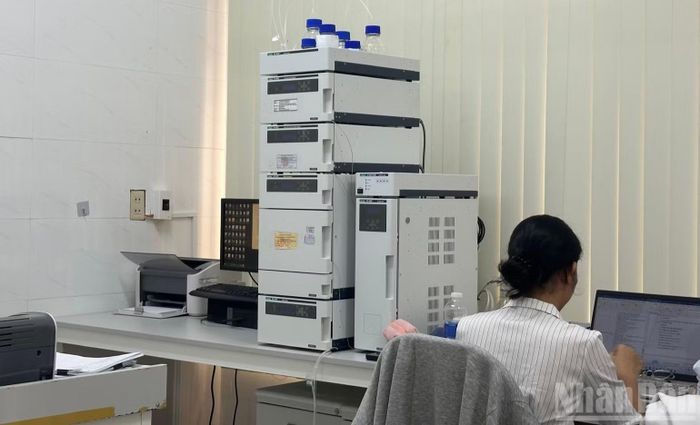 Thiết bị trong hệ thống phân tích hàm lượng saponin sâm Ngọc Linh.