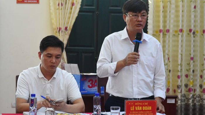 Phó Chủ tịch Ủy ban Nhân dân xã Trần Thương Lê Văn Đoàn phát biểu. (Ảnh: THÀNH CÔNG)