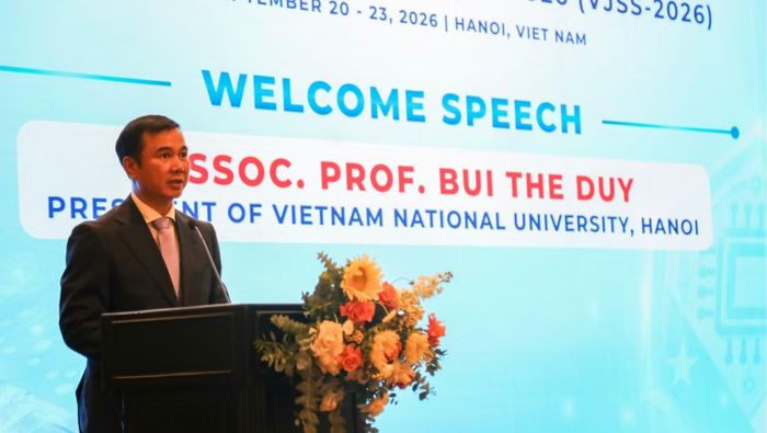 Phó Giáo sư, Tiến sĩ Bùi Thế Duy, Giám đốc Đại học Quốc gia Hà Nội phát biểu tại hội thảo. (Ảnh: VJSS)