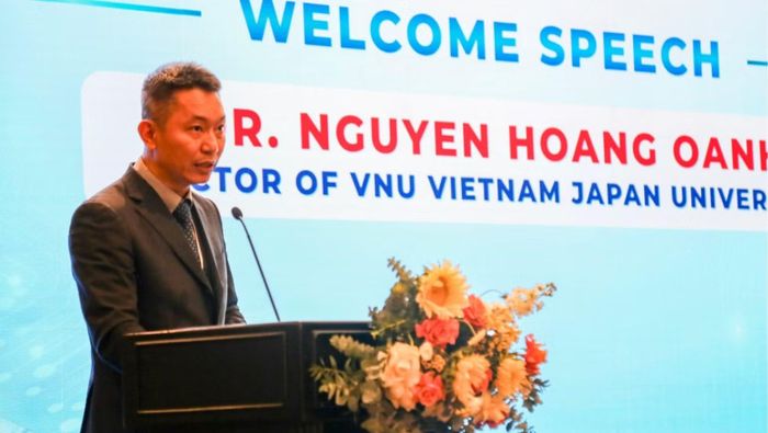 Tiến sĩ Nguyễn Hoàng Oanh, Hiệu trưởng Trường đại học Việt Nhật phát biểu tại hội thảo. (Ảnh: VJSS)