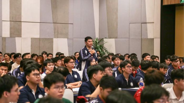 Hơn 350 sinh viên đến từ 9 trường đại học tại Hà Nội đã tham dự các Bài giảng đại chúng trong khuôn khổ hội thảo. (Ảnh: VJSS)