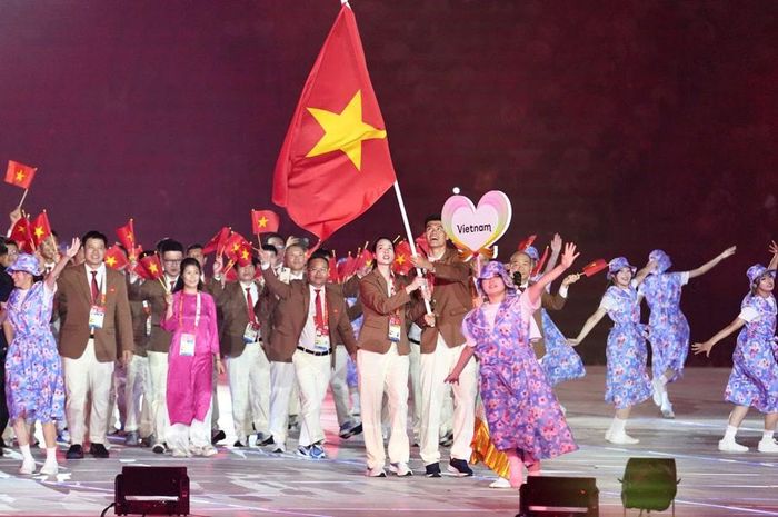 Nghi thức diễu hành của Đoàn thể thao Việt Nam tại Lễ khai mạc ASIAD 20. Ảnh: HIỂN TRẦN