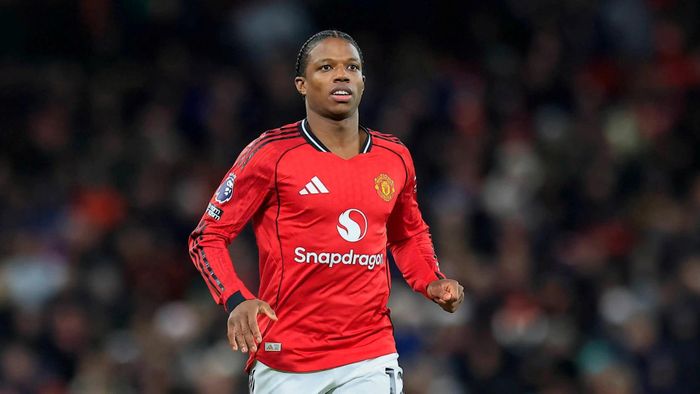Tyrell Malacia khi còn khoác áo MU. Ảnh: manutd.com