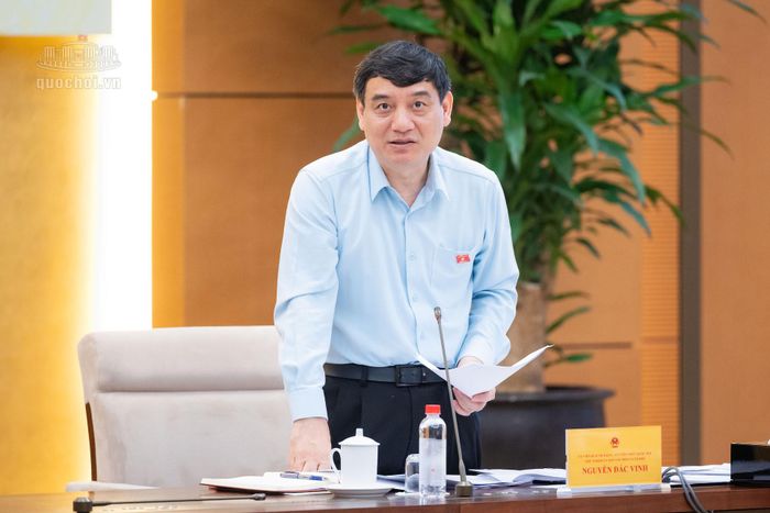   Chủ nhiệm Ủy ban Văn hóa và Xã hội của Quốc hội Nguyễn Đắc Vinh phát biểu. 