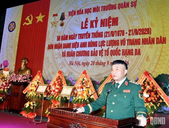 Thượng tướng Nguyễn Văn Hiền, Ủy viên Trung ương Đảng, Thứ trưởng Bộ Quốc phòng phát biểu chỉ đạo buổi lễ. 