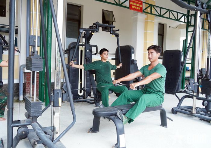 Khu tập thể lực, một công trình thanh niên của đơn vị giúp bộ đội rèn luyện sức khỏe.