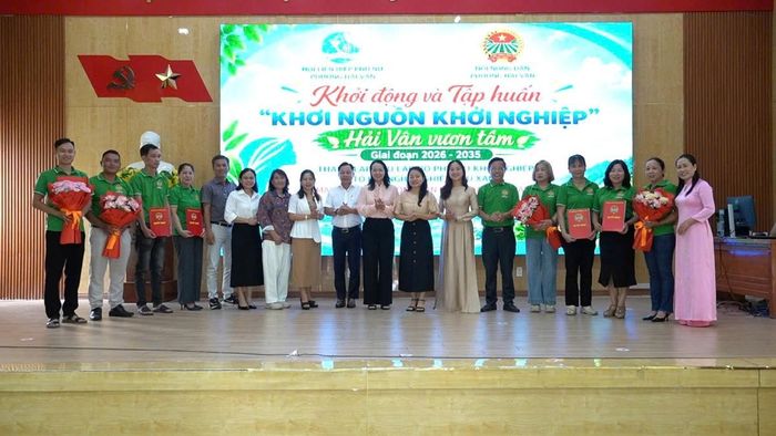Hội Nông dân thành lập và ra mắt 2 tổ hội nghề nghiệp.