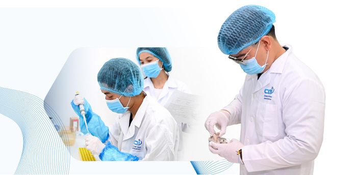  Cán bộ Trung tâm Giám định ADN, Viện Sinh học (thuộc Viện Hàn lâm Khoa học và Công nghệ Việt Nam) đang giải trình gene các mẫu ADN liệt sĩ 