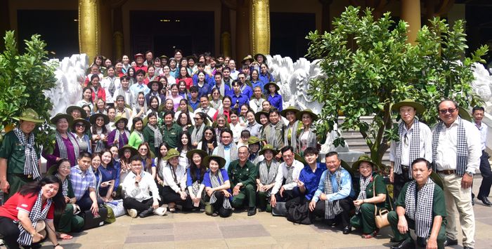  Gia đình Việt và sinh viên Lào, Campuchia tham gia các hoạt động tại Khu di tích lịch sử Địa đạo Củ Chi 
