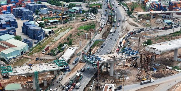  Nút giao Tân Vạn dài khoảng 2,4km, khởi công tháng 5-2024, dự kiến hoàn thành cuối tháng 12-2026. Ảnh: QUỐC HÙNG 
