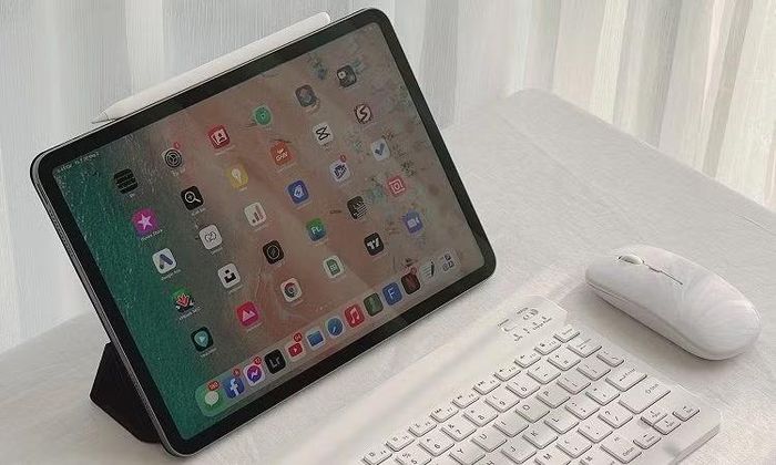 Chuột Bluetooth kết nối trực tiếp với thiết bị, không cần sử dụng thêm USB receiver.