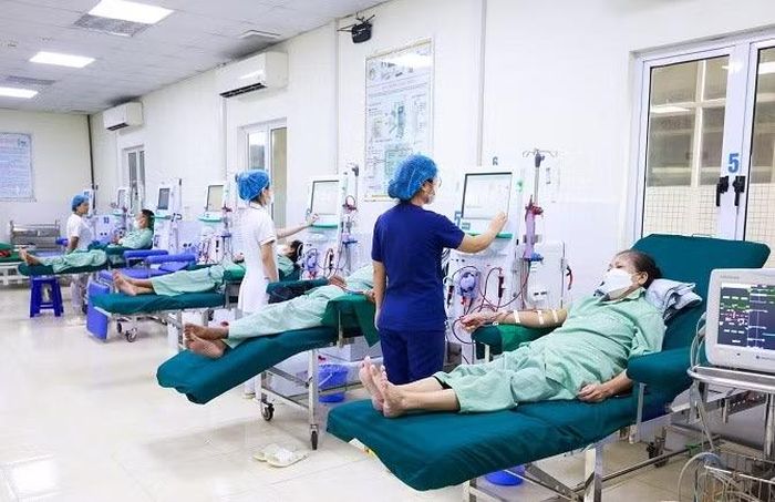  Bệnh nhân điều trị thận nhân tạo tại Bệnh viện đa khoa Hoài Đức. Ảnh soyte.hanoi.gov.vn