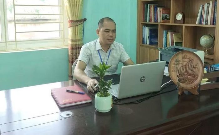 Ông Nông Văn Dũng - Giám đốc Trung tâm GDNN - GDTX Bình Gia. Ảnh NT.