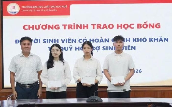 Sự động viên về tinh thần và vật chất rất cần thiết của Trường ĐH Luật Huế đến sinh viên.