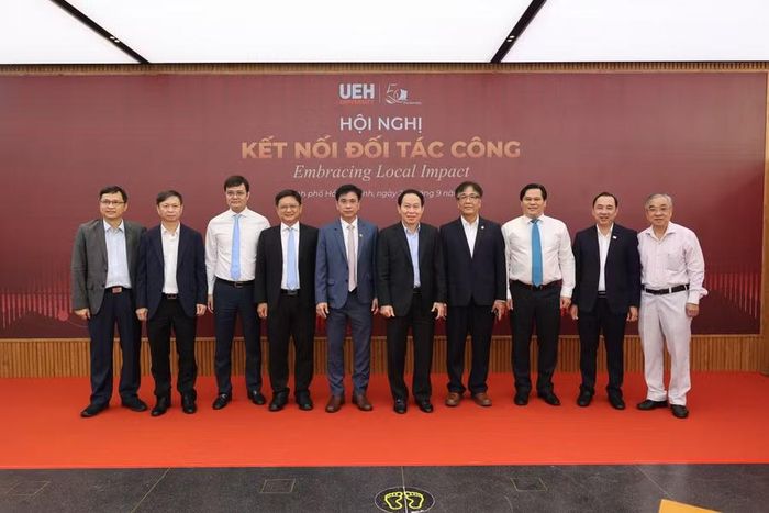 Phó Thủ tướng Lê Tiến Châu và các đại biểu dự hội nghị.