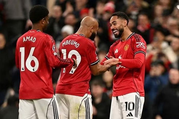 Dù kỳ chuyển nhượng hè đã đóng cửa, Man United vẫn còn hai suất trống trong danh sách đăng ký Premier League khi mới sử dụng 23/25 suất dành cho cầu thủ đội một.