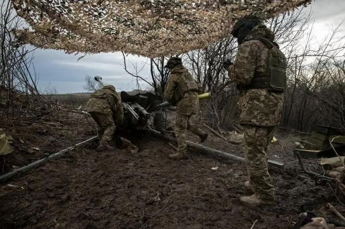Binh sĩ Ukraine tham gia huấn luyện tại một địa điểm ở Ukraine trong bối cảnh xung đột với Nga tiếp diễn. (Nguồn: The New York Times)