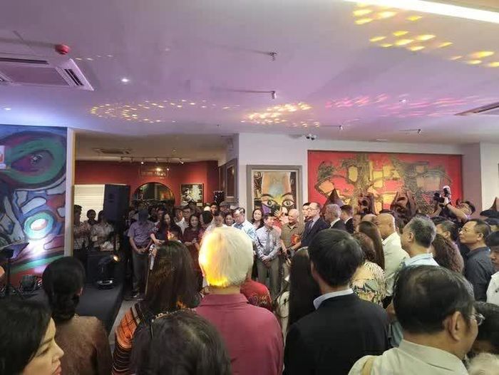 Rất đông khách tham quan triển lãm. (Ảnh: An Khê)