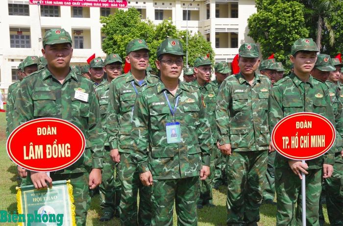 Vận động viên các đơn vị tham gia Hội thao sẵn sàng bước vào tranh tài. Ảnh: Lê Khoa