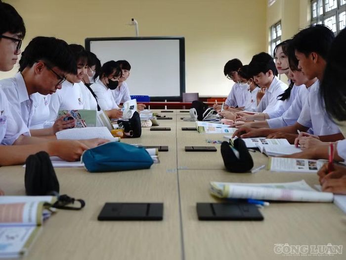 Chuyển đổi số và AI cũng cần được sử dụng để giảm hành chính, hỗ trợ giáo viên, cá thể hóa việc học và giúp quản trị dựa trên dữ liệu, thay vì chỉ số hóa những quy trình cũ.