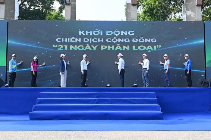 Lễ khởi động chiến dịch cộng đồng "21 ngày phân loại". Ảnh: CTV