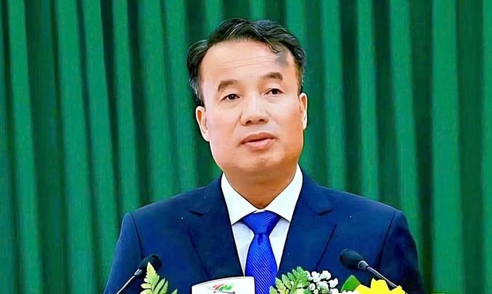 Ông Nguyễn Thế Mạnh phát biểu khi được bầu giữ chức Chủ tịch UBND tỉnh Thái Nguyên, chiều 19/9. Ảnh: Cổng TTĐT Thái Nguyên.