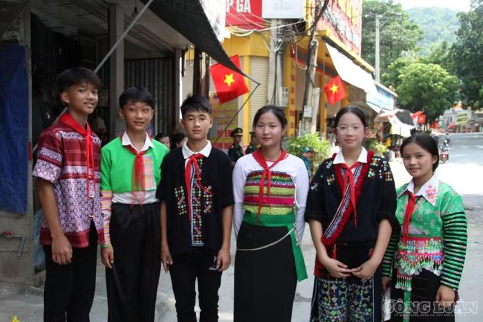 Chương trình “Biên cương - Đêm hội trăng rằm” mang Trung thu ấm áp đến với thiếu nhi, đồng bào và cán bộ, chiến sĩ nơi biên giới Mường Lát.