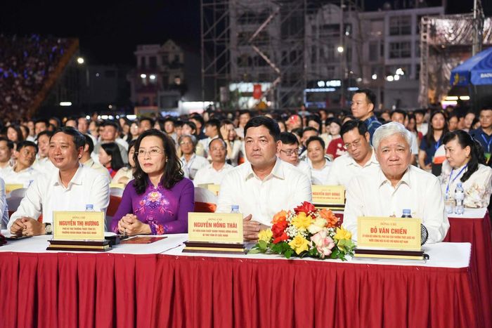 Đại biểu Trung ương có các đồng chí: Đỗ Văn Chiến, Ủy viên Bộ Chính trị, Phó Chủ tịch Thường trực Quốc hội cùng các đại biểu thành uỷ thành phố Bắc Ninh. (Ảnh NH)