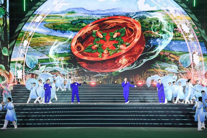 Điểm nhấn của chương trình là những ca khúc mang đậm dấu ấn Kinh Bắc, các làn điệu dân ca Quan họ.