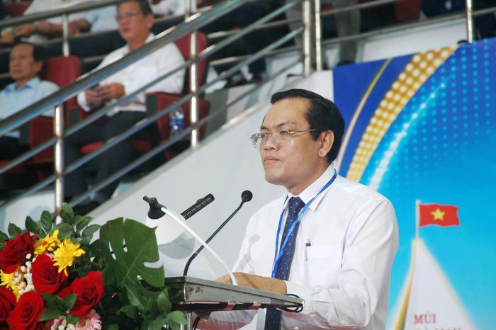 Ông Ngô Vũ Thăng - Phó Chủ tịch UBND tỉnh Cà Mau, Trưởng Ban Chỉ đạo Đại hội, phát biểu khai mạc (Ảnh: T.N).