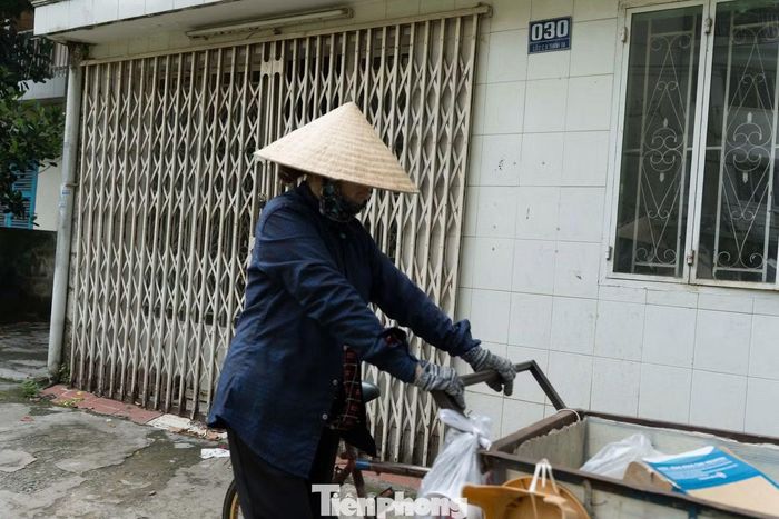 Sau năm 1975, nhiều căn hộ được bố trí làm nơi ở cho các gia đình có công với cách mạng, công chức, viên chức...