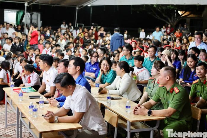 Chương trình có sự tham dự của lãnh đạo Đoàn Cơ sở MTTQ Việt Nam tỉnh Lâm Đồng, Công an tỉnh, đại diện các đơn vị và đông đảo phụ huynh, người dân địa phương; cùng hơn 1.300 học sinh Trường Phổ thông Dân tộc bán trú Tiểu học Vừ A Dính.