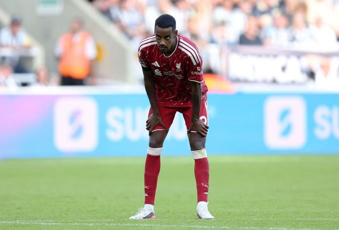 Isak sẽ gánh hàng công Liverpool?