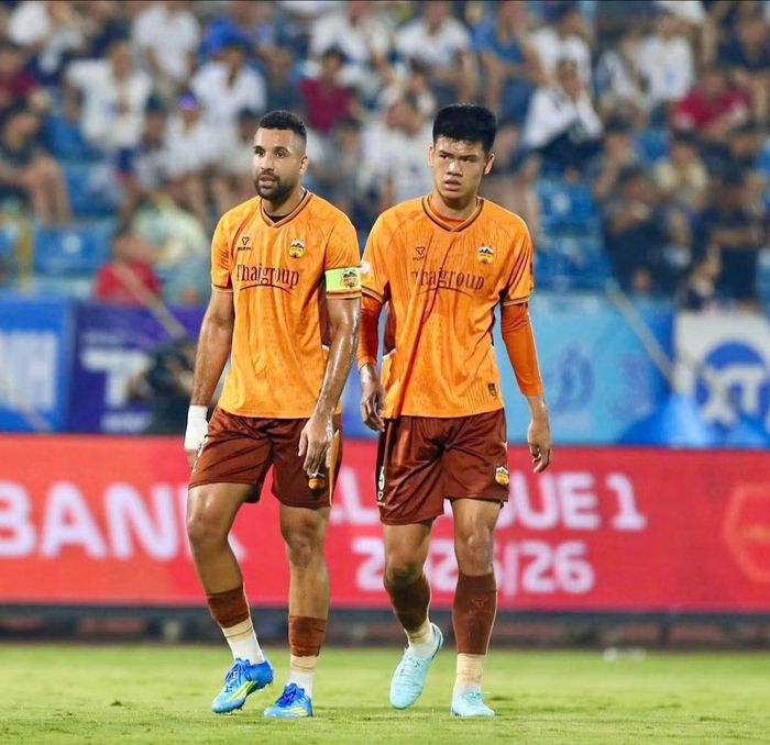Ngoại binh Jairo Rodrigues từng đăng ảnh thi đấu cùng Quang Kiệt và nhắn: “Làm tốt lắm, em trai”. Sự động viên từ đàn anh là một trong những dấu ấn của Quang Kiệt tại HAGL trước khi anh chuyển sang đội bóng mới.