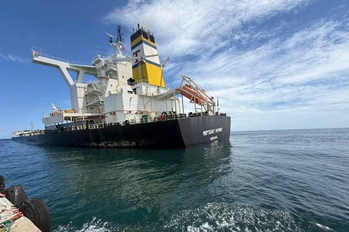 Tàu Merchant Mariner neo cách khu đậu cảng Dung Quất khoảng 15 hải lý.