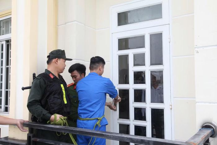 Khu vực ban công tầng 2 của căn nhà, nơi Đức Anh đột nhập gây án.
