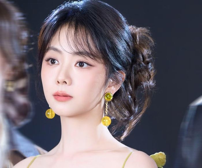 Lan Hương như cố của Đàm Tùng Vận liên tục có những bài quảng bá gắn liền với Minh Lan truyện.