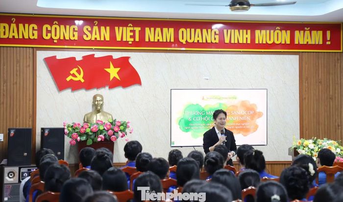 Đội hình trí thức trẻ được tập huấn.