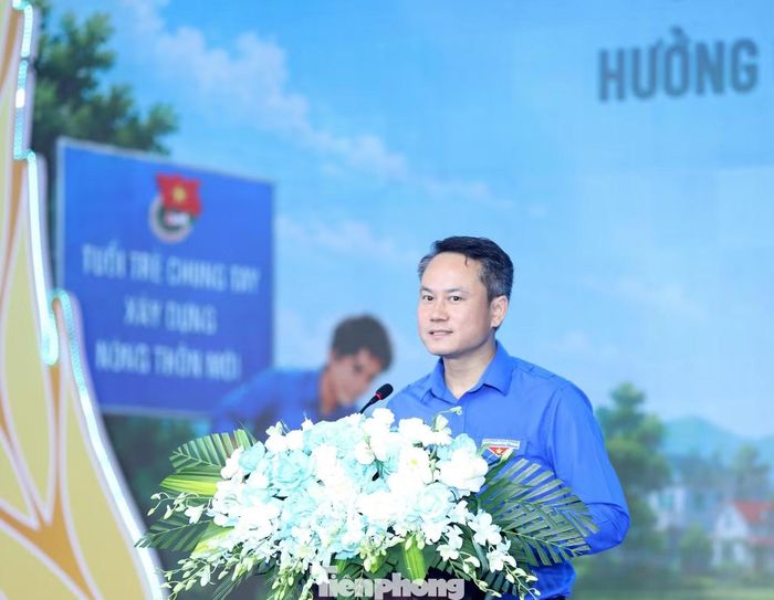 Anh Nguyễn Kim Quy - Bí thư Trung ương Đoàn, Chủ tịch Trung ương Hội LHTN Việt Nam phát biểu tại lễ ra quân.